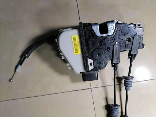 سانتا في 81320-2W010 عقدة الباب الأمامي التجميع نظام القفل قطع غيار السيارات الكورية