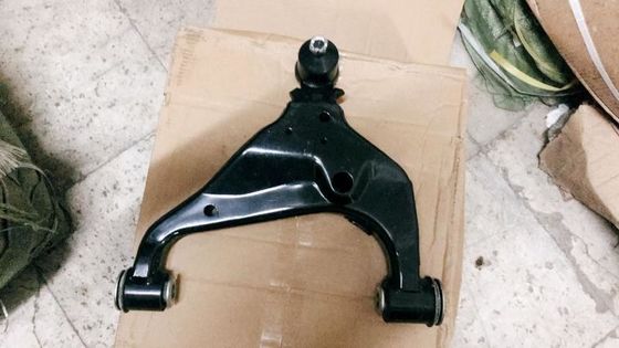 التجميع الفرعي للذراع السفلية الأمامية لـ Toyota Hilux VIII Pick Up 48068-0K090 48069-0K090